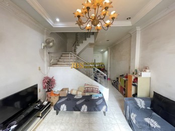 Dijual Rumah 3 Tingkat di Komplek Krakatau Mas
