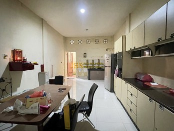 Jual Ruko Gandeng 2,5 Tingkat di Jalan KL Yos Sudarso Gg. Lorong 1
