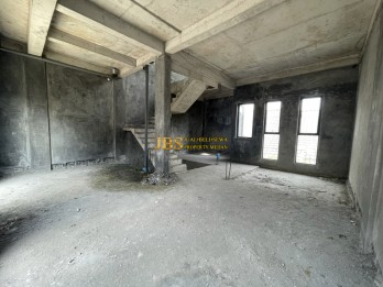 Jual Villa 3,5 Tingkat di Komplek Givency One