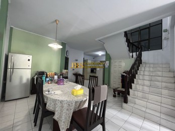 Jual Villa Siap Huni di Komplek Taman Polonia