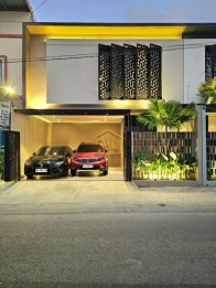 RUMAH CANTIK 2 LANTAI, FULL FURNISHED, DEKAT