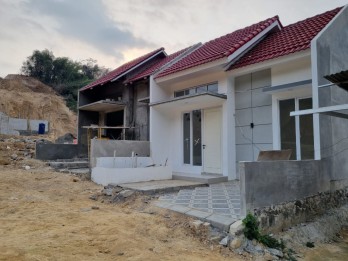 RUMAH CANTIK DESAIN MINIMALIS DI GODEAN, SLEMAN