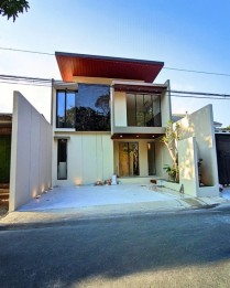 RUMAH MEWAH DENGAN FULL FURNISH DEKAT DENGAN