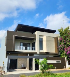 RUMAH MEWAH DI NGAGLIK, ADA PRIVATE POOL DEKAT