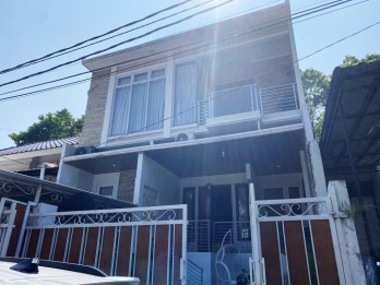 Rumah Dijual di Vila Dago Pamulang Dekat