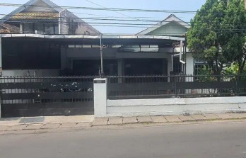 Rumah Luas Strategis di Jalan Raya Jambangan