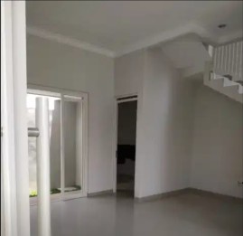Rumah disewakan 2lantai di villa puncak tidar malang