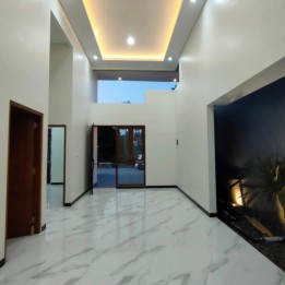 RUMAH DESAIN MEWAH, TANAH LUAS DI NGAGLIK, SLEMAN