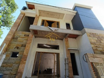 DIJUAL RUMAH DESAIN 2 LANTAI DEKAT RS MITRA