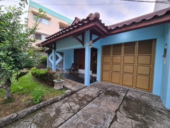 Dijual Rumah Lama Nyaman Jalan Loka Indah Jakarta Selatan