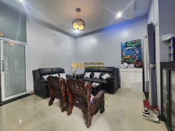 Dijual Villa 2,5 Tingkat di Komplek Cemara Hijau
