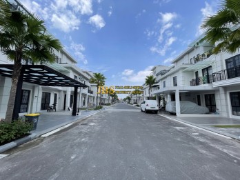 Dijual Villa 3,5 Tingkat Siap Huni di Komplek Jewel Park - Medan