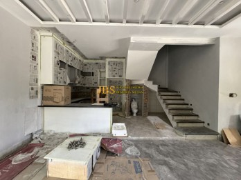 Dijual Villa Full Furnished di Komplek Givency One Type Prada