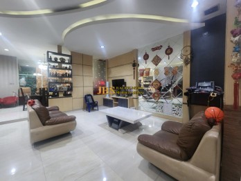 Dijual Villa Fully Furnished di Komplek Mutiara