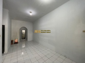 Dijual Villa 1,5 Tingkat di Komplek Cemara Hijau