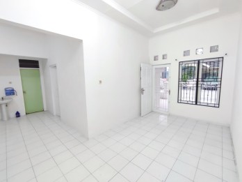 Disewakan Rumah 1 tingkat Di Komplek Cemara Asri Jalan Duku