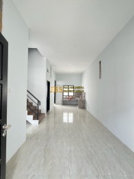JUAL MURAH! Rumah Siap Huni di Komplek Green Park