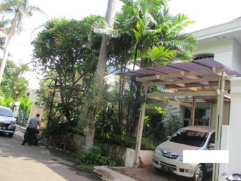 Jual Rumah 2 Lantai di Komplek Villa Bambu