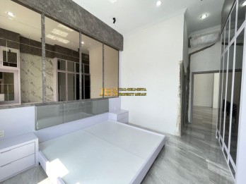 Jual Villa Baru di Komplek Graha Metropolitan