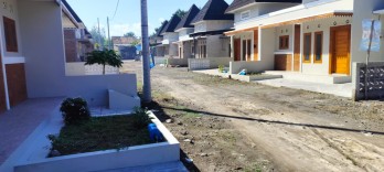 RUMAH DI PRAMBANAN HANYA 5 MENIT DARI JALAN JOGJA-SOLO