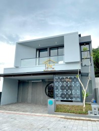 RUMAH MEWAH SIAP HUNI DI SLEMAN DEKAT SLEMAN CITY