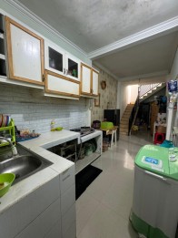 Rumah Luas Nyaman 2lt Lokasi di Pusat Kota Malang