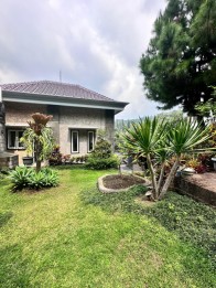 Rumah Villa Asri Full Furnished Strategis di Prigen Pasuruan