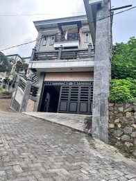 Rumah Villa Asri Full Furnished Strategis di Prigen Pasuruan
