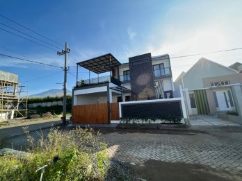 Rumah semi villa di kencana Residence karangploso