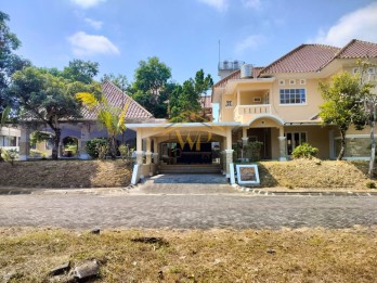 DIJUAL RUMAH 2 LANTAI DALAM PERUMAHAN DI JALAN