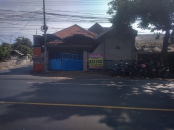 DIJUAL RUMAH POJOK 2LANTAI DI TEPI JALAN RAYA