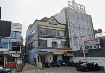 Di Jual Gedung Usaha di Jalan Warung Jati Jakarta