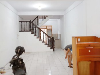 Dijual Rumah 3 Lantai Jalan Rahayu Baru, Bantan,