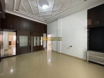 Dijual Rumah Siap Huni di Komplek Cemara Hijau