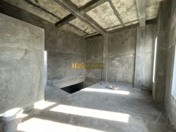 Dijual Villa Hook 2,5 Tingkat di Komplek Mentari