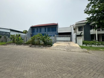 Gudang Dekat Juanda Sidoarjo Truk Kontener 20