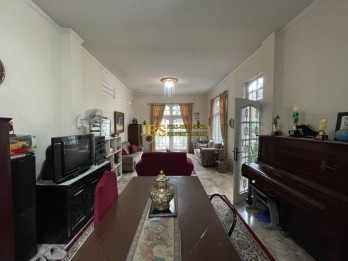 HOT SALE!! Jual Rumah 2 Tingkat di Jalan Diponegoro (Depan Hotel Adimulia)