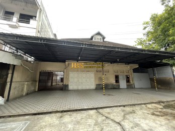 Jual Rumah Tua Hook Siap Huni di Jalan Sawah