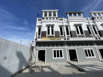 Jual Villa Hook di Komplek Mentari Somerset Jalan
