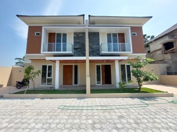 RUMAH 2 LANTAI SIAP HUNI DI SLEMAN DEKAT POLSEK