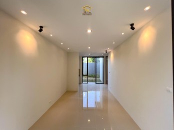 RUMAH DESAIN MODERN DAN SIAP HUNI DEKAT OBELIX HILLS