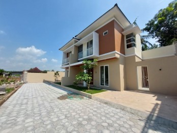 RUMAH MEWAH DALAM CLUSTER DI MADUREJO, PRAMBANAN