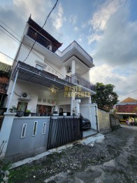 RUMAH MEWAH SIAP HUNI DEKAT PANTAI JIMBARAN, BALI