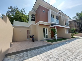 Rumah Mewah 2 Lantai Desain Modern Akses Mudah