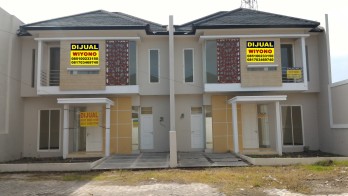 Rumah Rungkut Dekat MERR Row 3 mobil di Regency