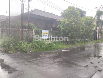 Rumah pojok hitung tanah cocok untuk usaha kost-kost an di Suhat Malang