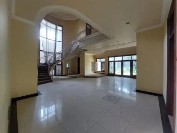 Sewa Rumah Mewa di Bukit Golf Citraland Kota Surabaya