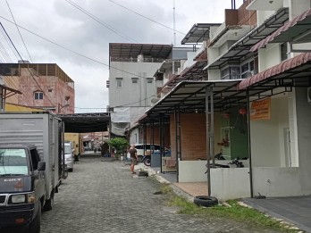 Dijual Rumah 3 tingkat Komplek Mutiara Katamso,
