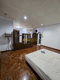 Dijual Villa 2,5 Tingkat di Jalan Timor Baru 1
