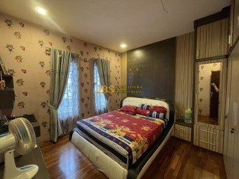 Jual Townhouse 3 Tingkat Siap Huni di Komplek